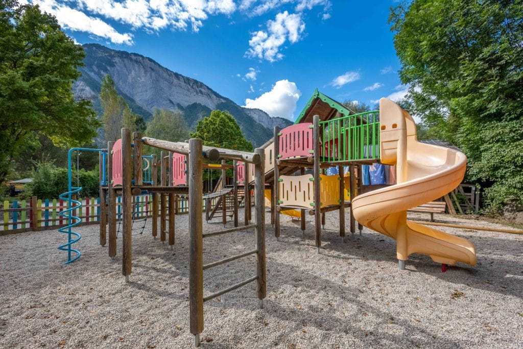 143 Camping Alpes Huez Coloprteur Ciela Aire de Jeux